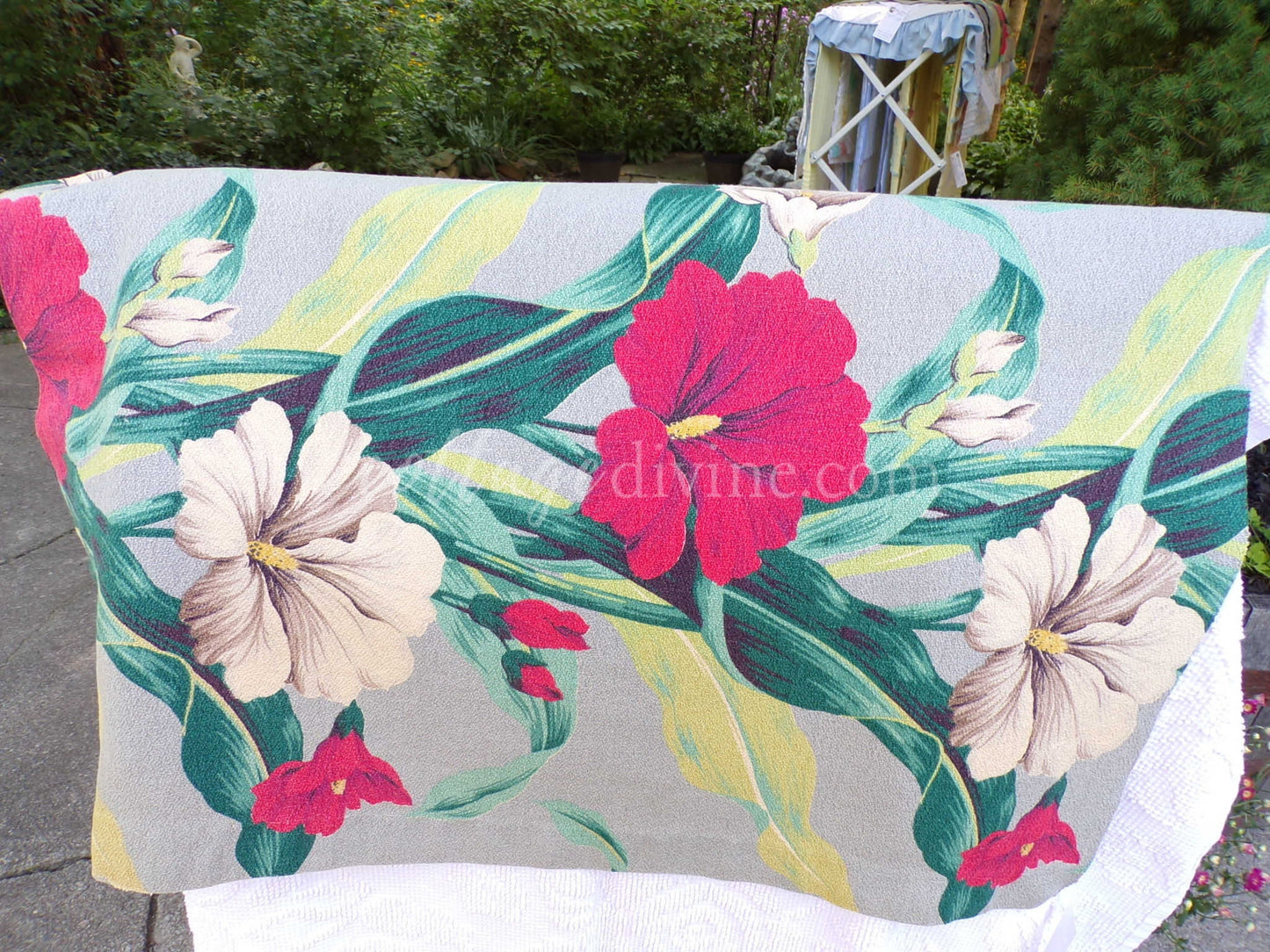 Vintage Botanical Barkcloth Fabric Piece, Salvaged MCM Tropical Hibiscus Print, 18" x 28" for upcycle, sewing, crafts