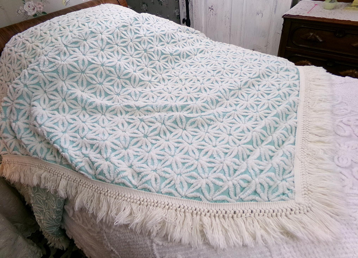 Vintage White Daisy Aqua Chenille Bedspread, Cottage Style Twin Size Bedding