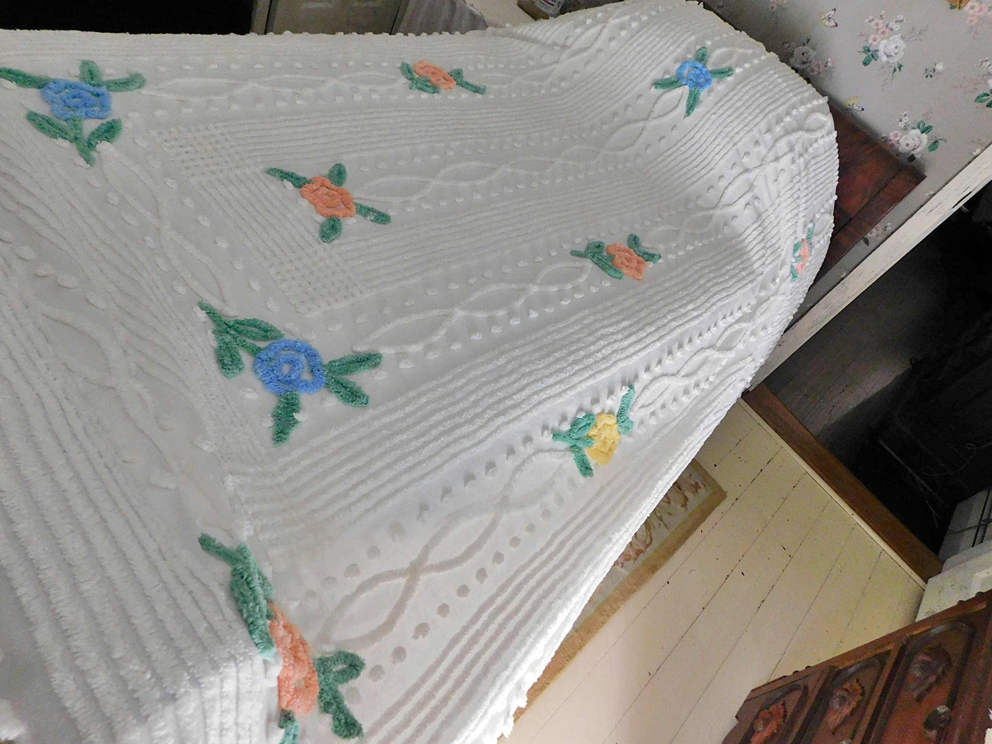 Vintage Chenille Bedspread in Simple Summer Rose Design on White Cotton, Pretty Cottage Coverlet, FULL Size