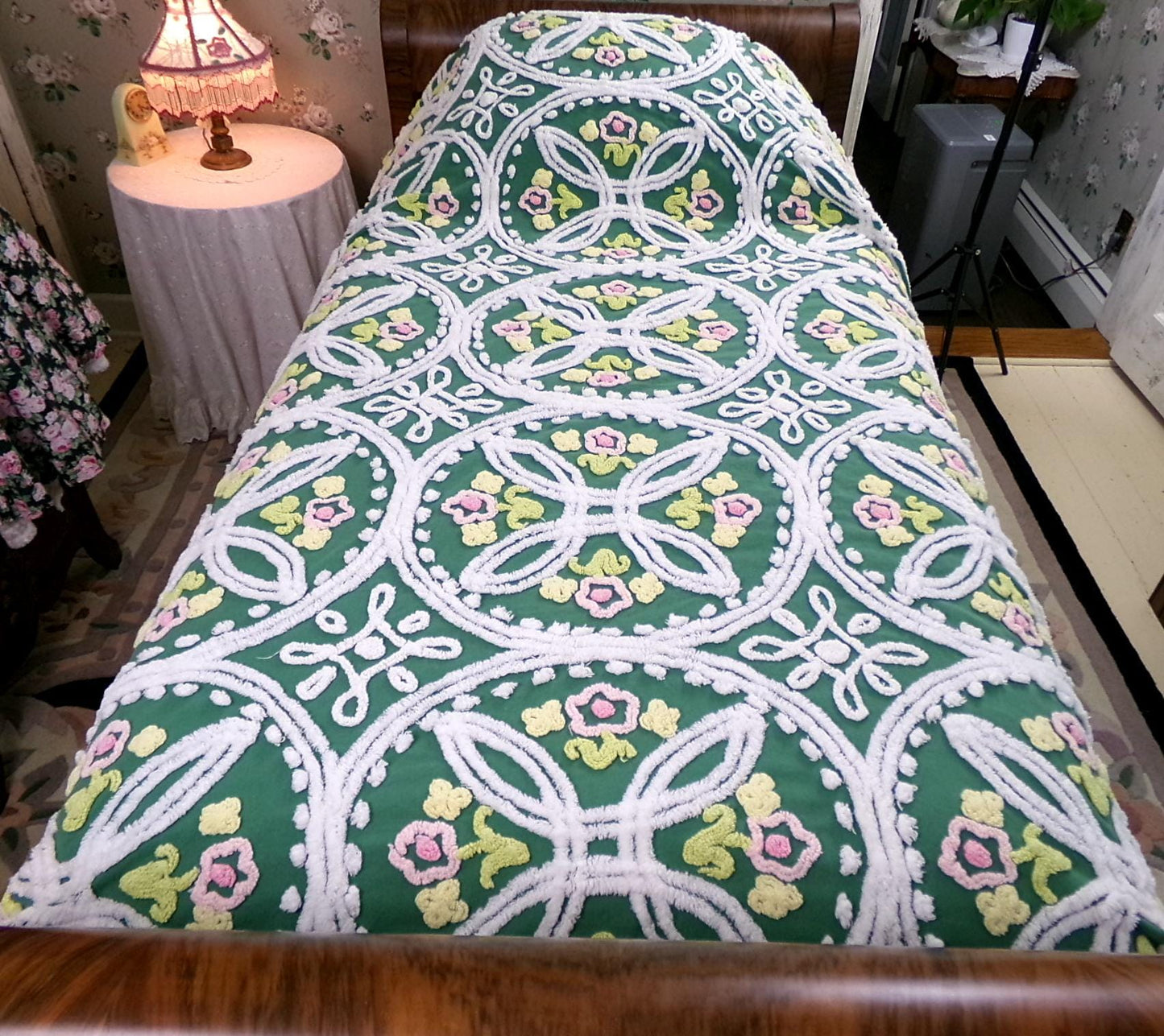 Vintage Chenille Bedspread, Emerald Green Floral Wedding Rings, Accent Fringe, Full