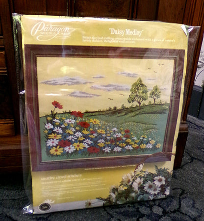 DAISY MEDLEY Vintage Crewel Stitchery Kit, Boho Paragon 0632 Embroidery