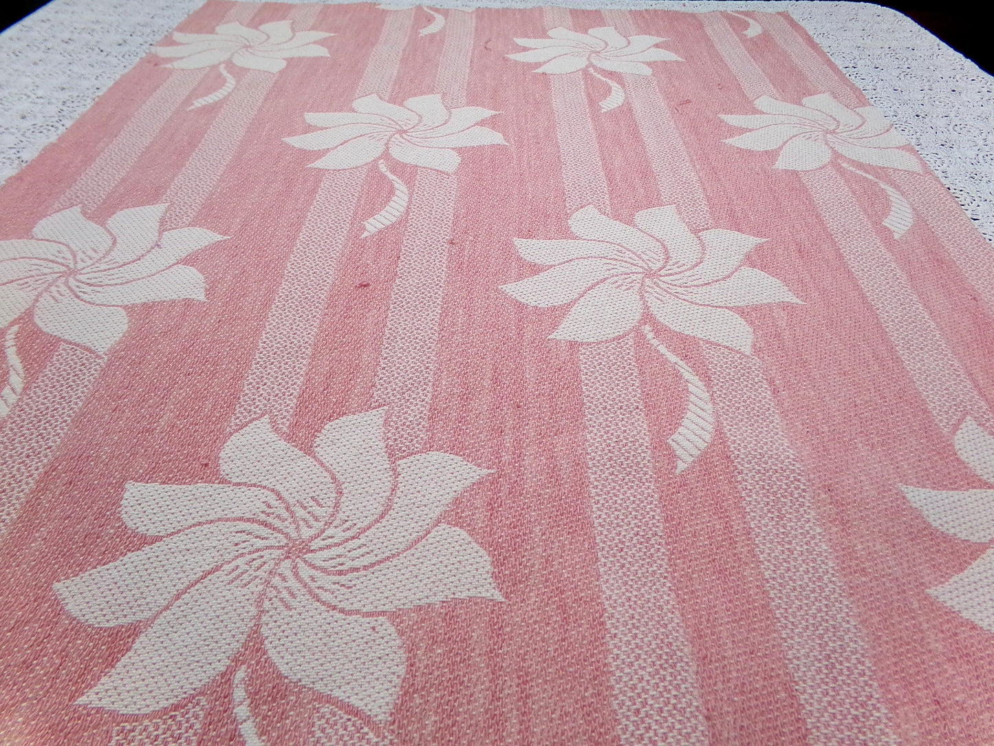 Plumeria Pinwheel Floral Vintage Woven Fabric Reversible 22" x 25" Quilt Material