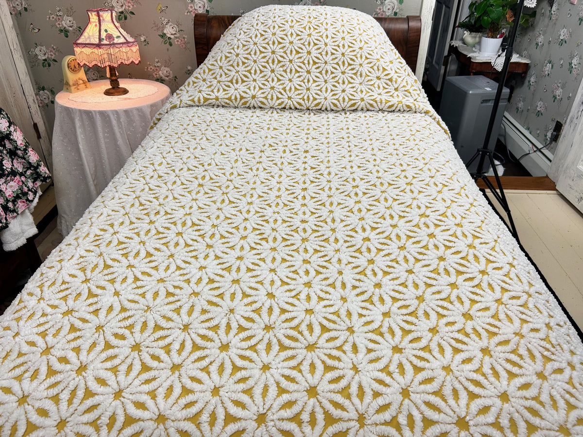 Boho Vintage Chenille Bedspread, Plush White Daisies Harvest Gold, TWIN Size