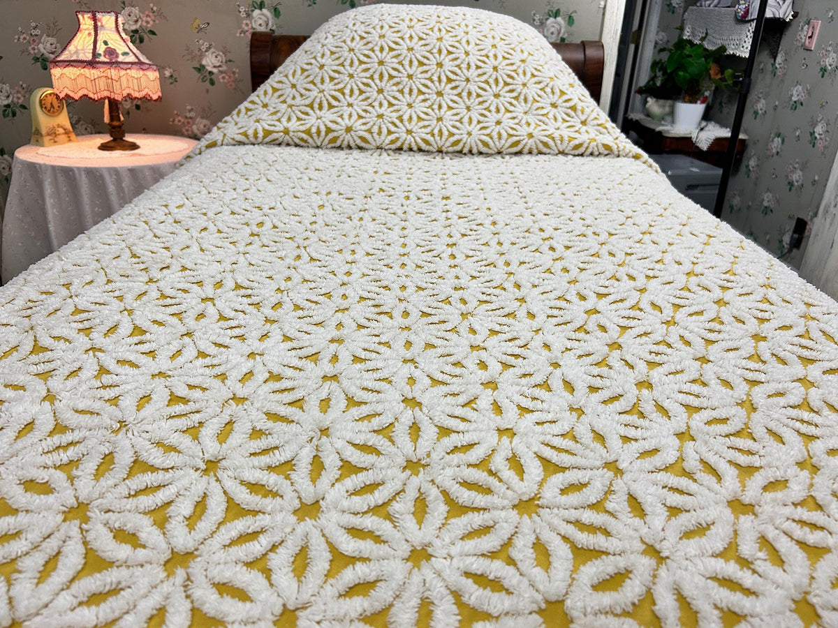 Boho Vintage Chenille Bedspread, Plush White Daisies Harvest Gold, TWIN Size