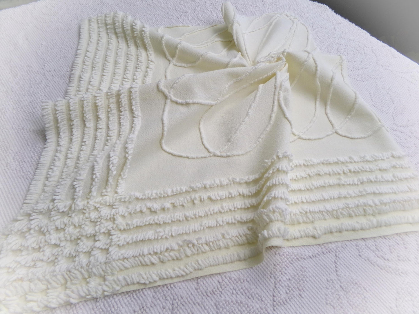 Vintage Illusion Chenille Fabric, Fascinating Webbed Design, 22" x 21" Piece Sewing Quilt Material
