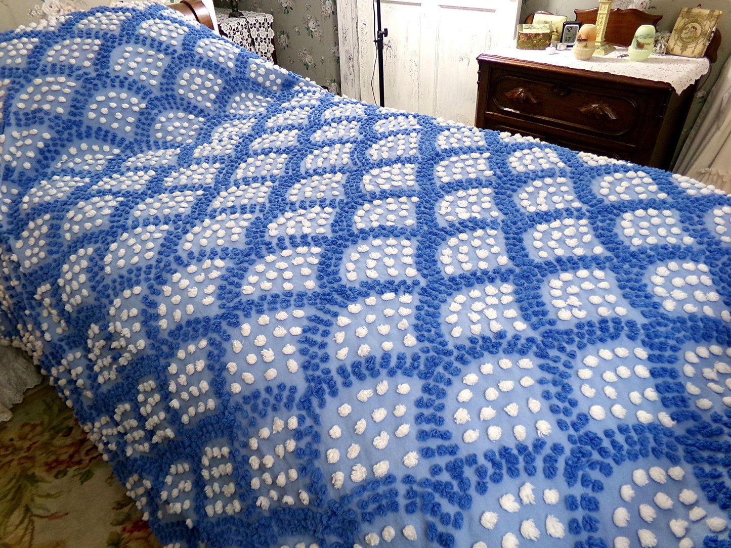 mermaid tail vintage chenille bedspread, lake cottage blue & white shell pop scallop design, full size antique cotton bedding, pom pom trim