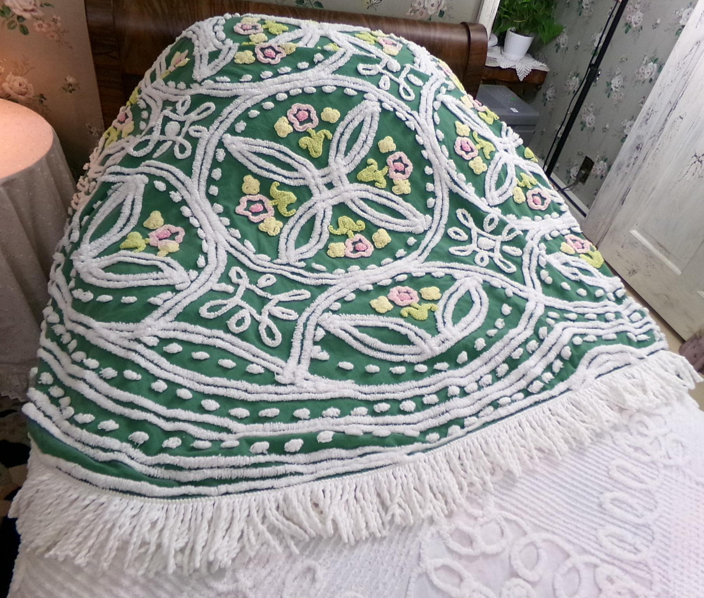 Vintage Chenille Bedspread, Emerald Green Floral Wedding Rings, Accent Fringe, Full