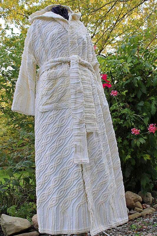 Cottagecore Hooded Chenille Robe, Infinity Tuft Pattern, Vintage Women's Medium / Large Bathrobe, Neutral Chic Pearl Pop Pattern