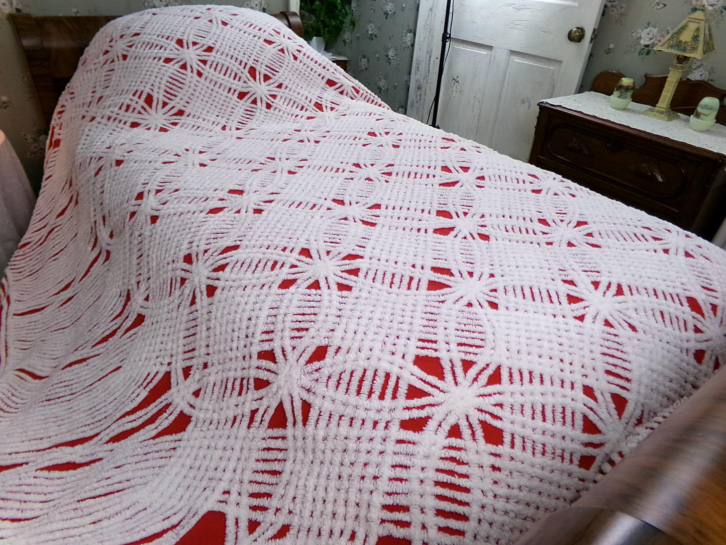 Red Vintage Chenille Bedspread Tufted White Full Size 100% Cotton Bedding, Fringe