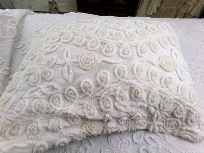 canyon group vintage chenille pillow sham, cream wedding cake design with envelope back, SINGLE, not a pair