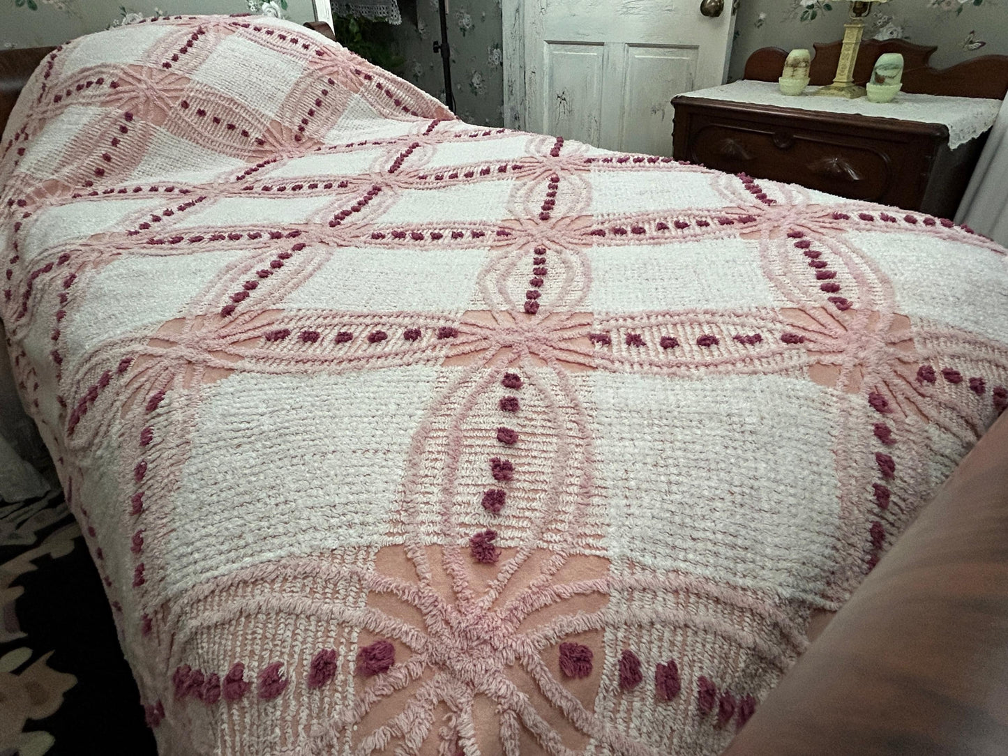 Pink Vintage Chenille Bedspread, Geometric Wedding Ring Dot Design, Full Size