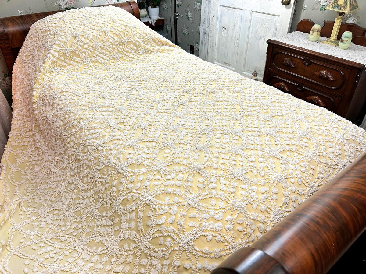 Vintage Chenille Bedspread, Sunny Yellow Dense Tufted Starbursts, Full Sz