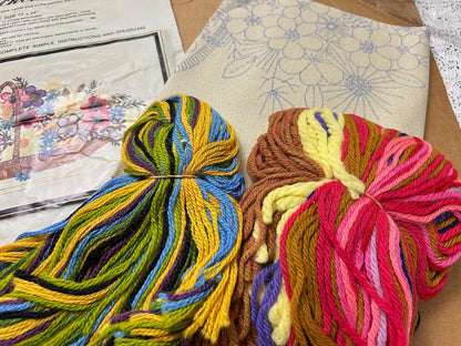 JUST PICKED Crewel Stitchery Kit Boho Floral Vintage Paragon 0725