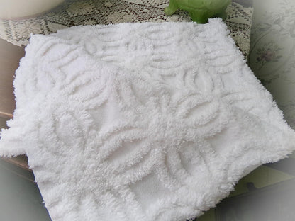 Vintage Chenille Fabric Elegant Fluffy White Wedding Rings, 18" x 25"