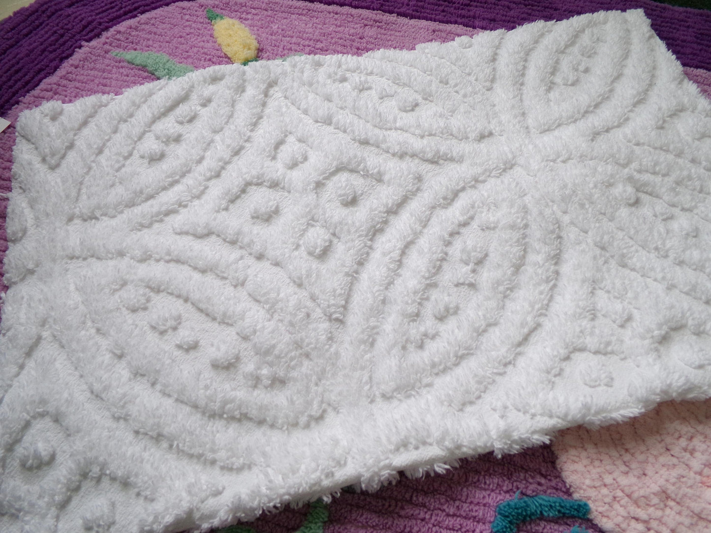 Elegant White Chenille Fabric Vintage Style Leaf Petal Medallion 20x24" Sewing & Quilt Material