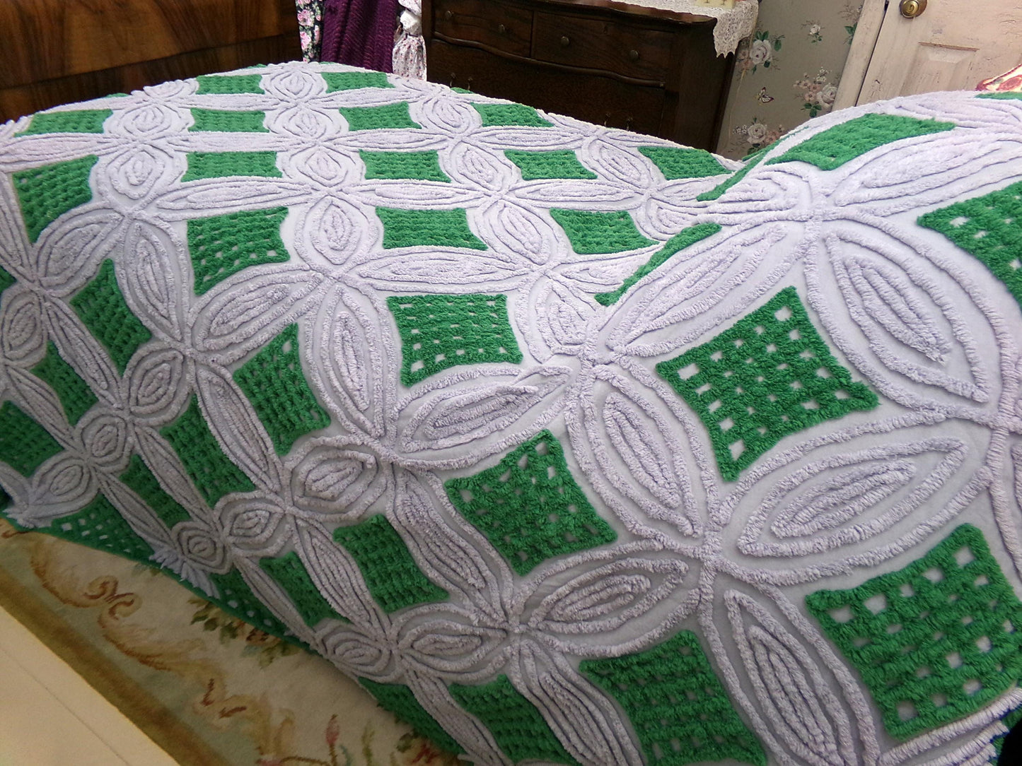 Silver Gray & Kelly Green Vintage Chenille Bedspread: Full Size 100% Cotton Bedding, Waffle Tufting in Plush Rings