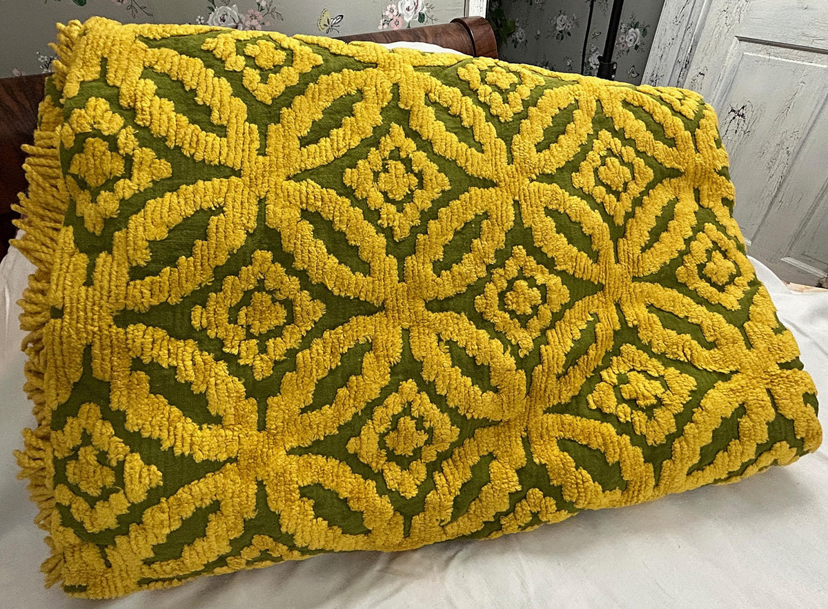 Avocado Olive Green Vintage Chenille Bedspread Boho Gold Wedding Rings, FULL Size NOS