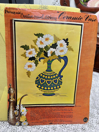 CERAMIC VASE Vintage Crewel Embroidery Kit Paragon 0619 Boho Wall Art