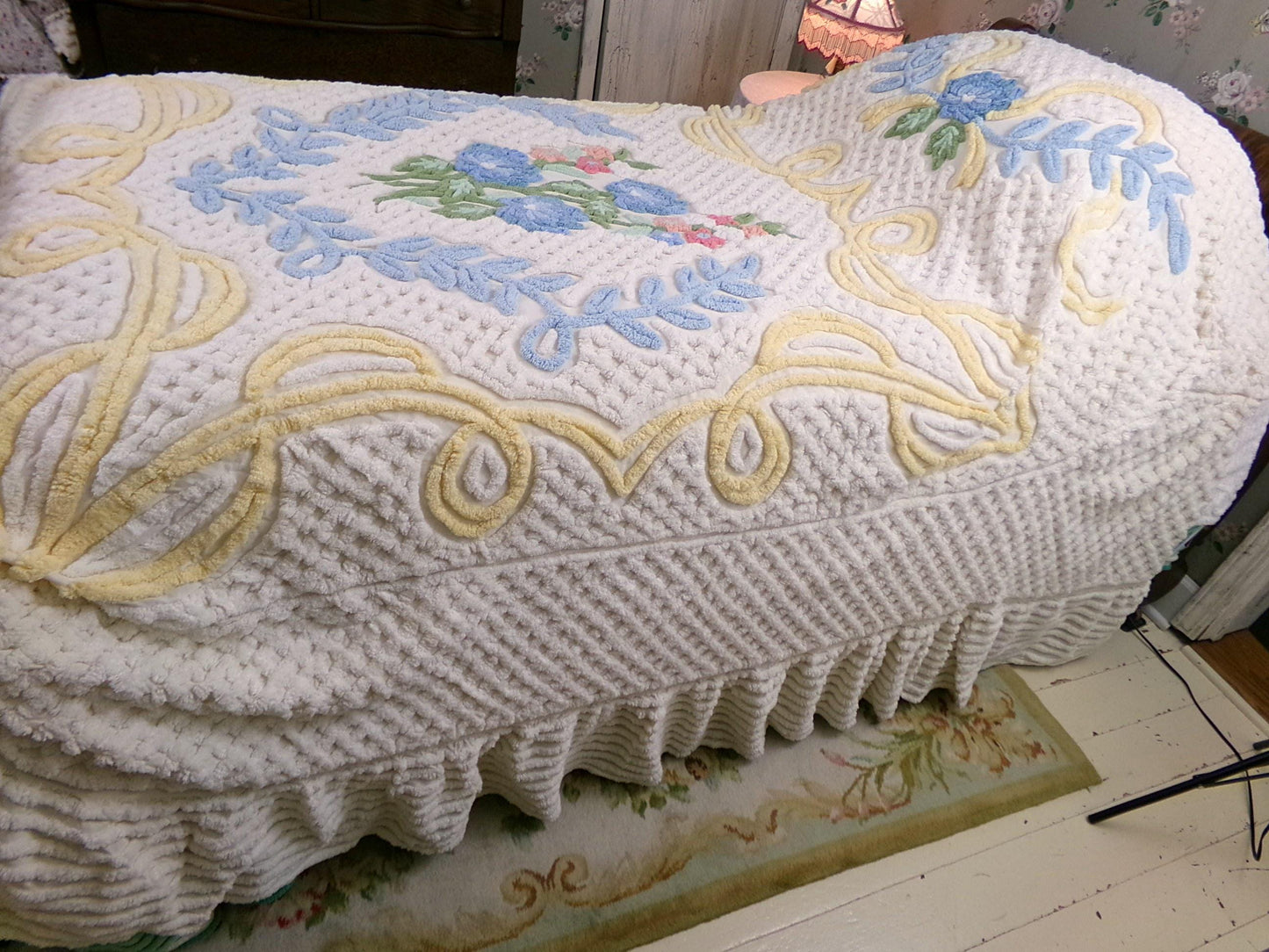 Vintage 1950s Buttercream Floral Chenille Bedspread Heavyweight, Full Size Boxed Fitted Design