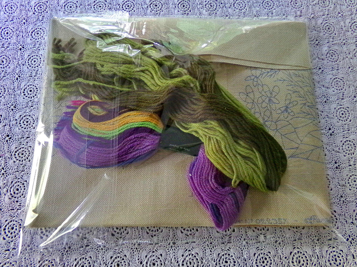 WOOD VIOLETS Vintage CREWEL Embroidery Kit Paragon 0213 Stitchery, Boho Woodland Floral