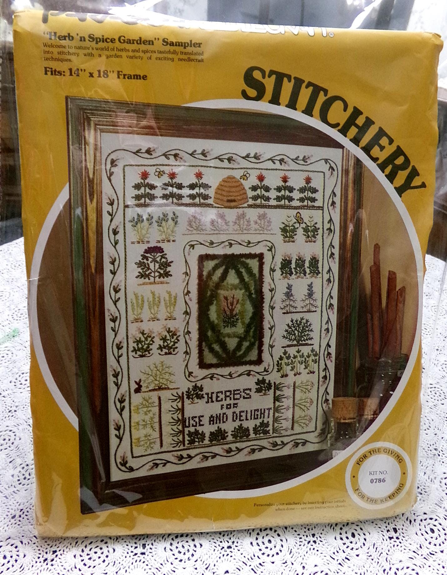 HERB 'n SPICE Garden Crewel Embroidery Kit, Paragon 0786 Vintage Stitchery Sampler