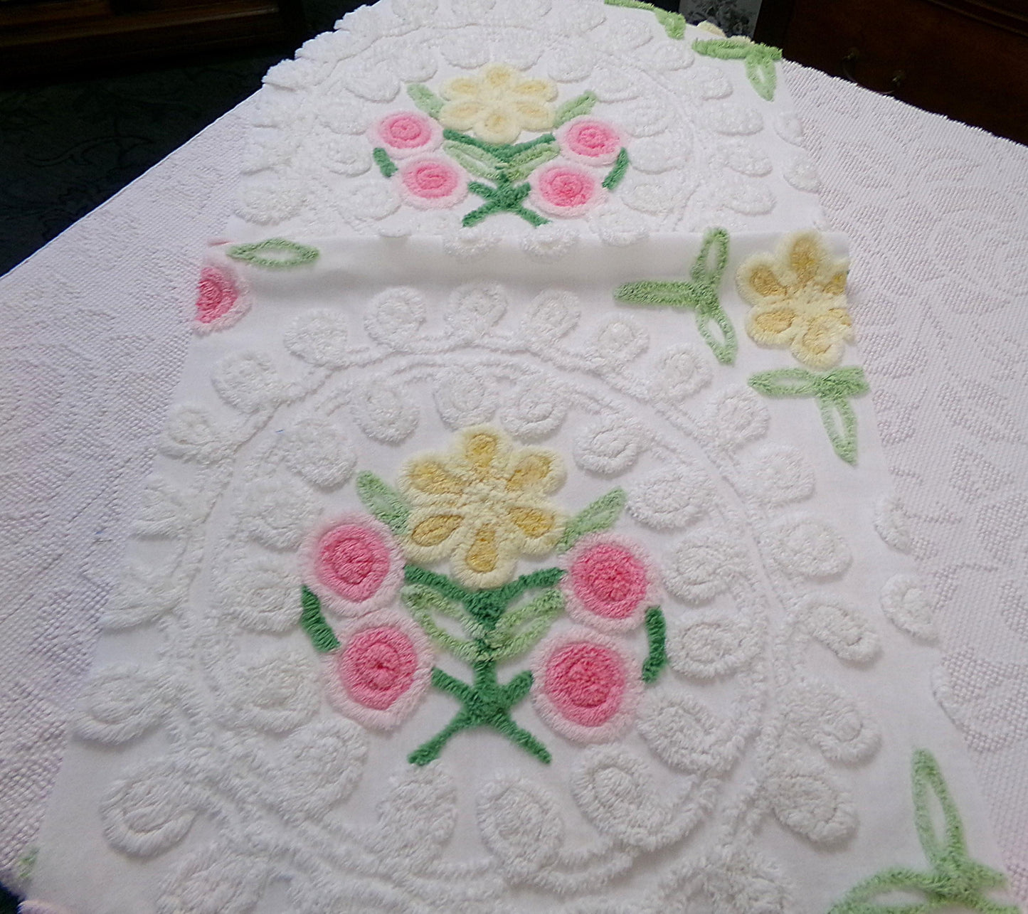 Dreamy White Floral Vintage Chenille Bedspread Fabric Sewing & Quilt Material 18" x 35"