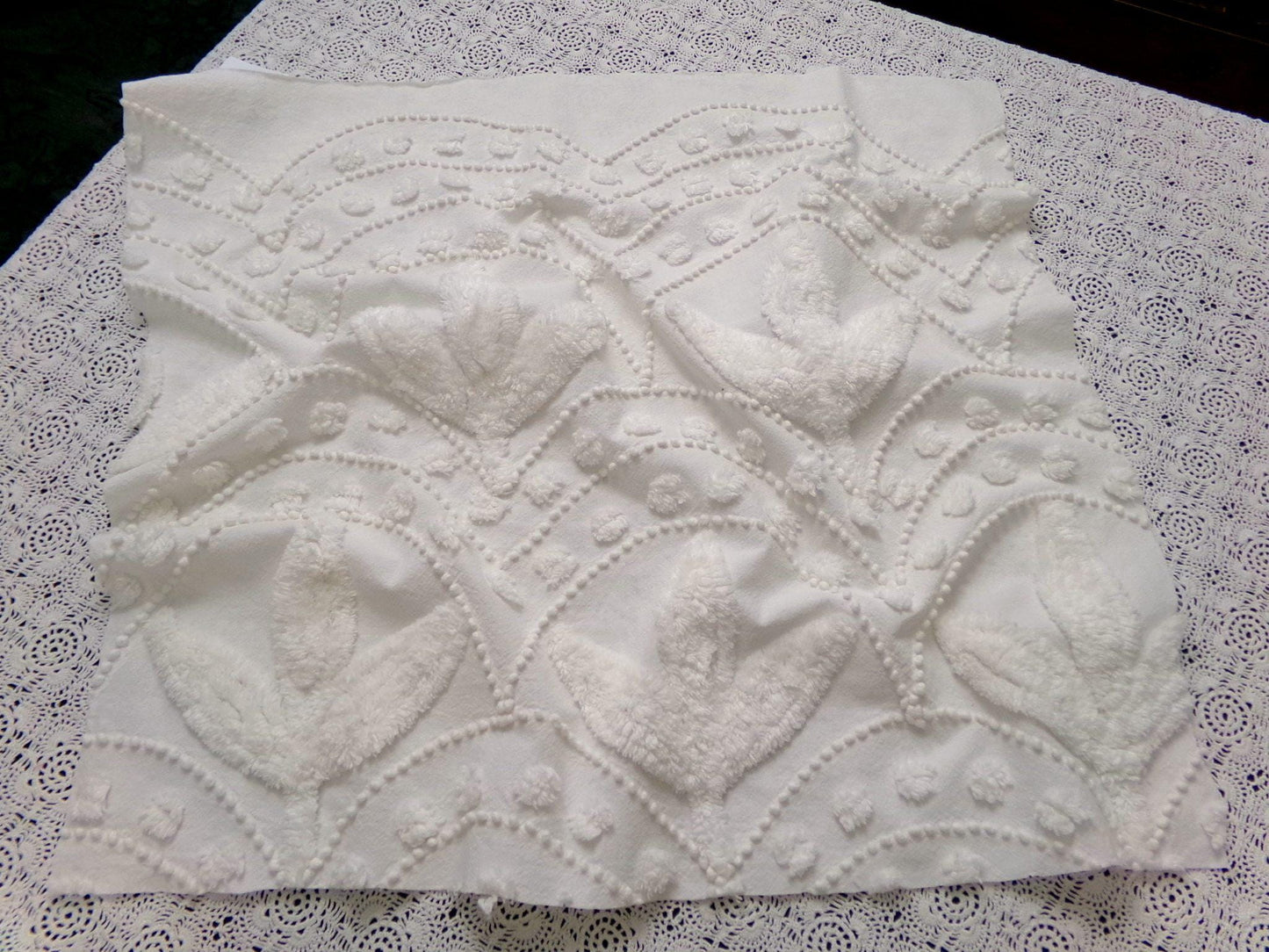 Vintage Chenille Fabric Dimensional Scallop Fan Leaf Design 22x23"
