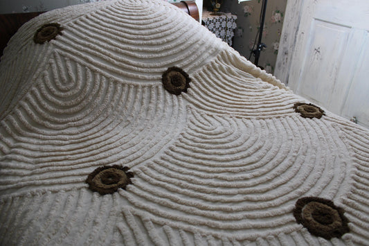 Vanilla Chocolate Swirl Vintage Chenille Bedspread, Swooping Scallop Design, 100% Cotton, FULL Size Midcentury Mod Bedding