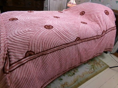 Shabby Pink Vintage Chenille Bedspread, Dramatic Mauve Deep Swags, Full Size Old Hollywood Style Bedding