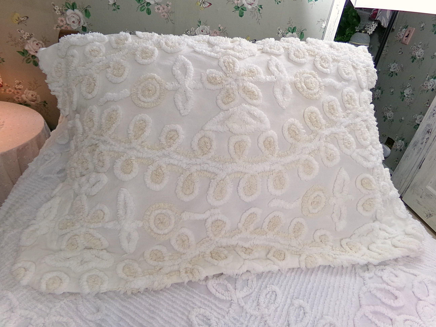 vintage canyon group chenille pillow sham, cream wedding cake design with envelope back, SINGLE, not a pair