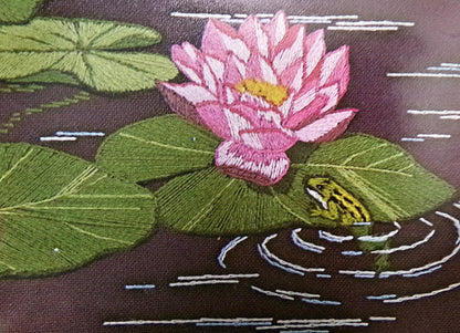 LILY POND Vintage CREWEL Embroidery Kit, Paragon Stitchery #0320, Water Lilies & Frogs