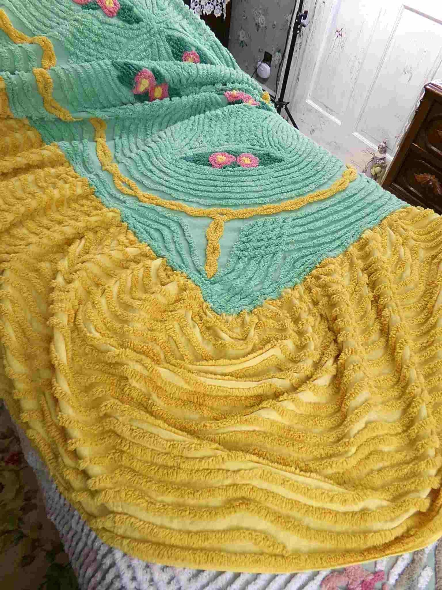 glowing gold & green chenille bedspread with pink roses, attached ruffle skirt sides, twin size vintage cottage style bedding