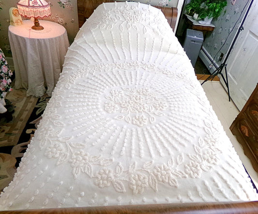 Vintage Chenille Bedspread Cream Floral Starburst Medallion Cottage Farmhouse FULL Size