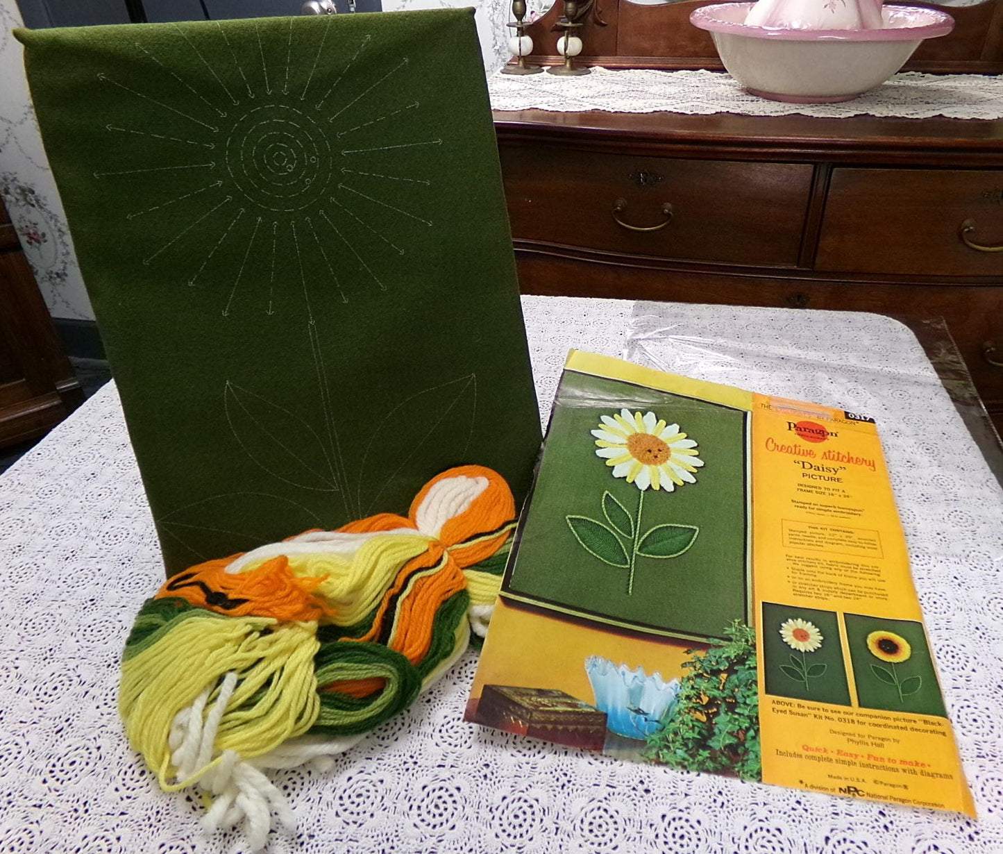 DAISY Boho Crewel Embroidery Kit, Vintage Paragon Stitchery 0317 Phyllis Hall Canvas Patina/Fade