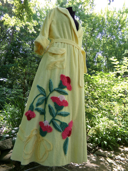 gorgeous vintage chenille robe, ladies floral tufted bathrobe in sunglow yellow, fit 'n flare, half sleeves, est size medium