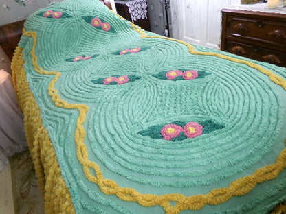 glowing gold & green chenille bedspread with pink roses, attached ruffle skirt sides, twin size vintage cottage style bedding
