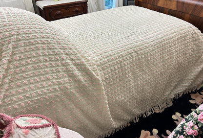 Vintage Pink Rosebud Chenille Bedspread Shabby Cottage Fringe Coverlet Full/Queen