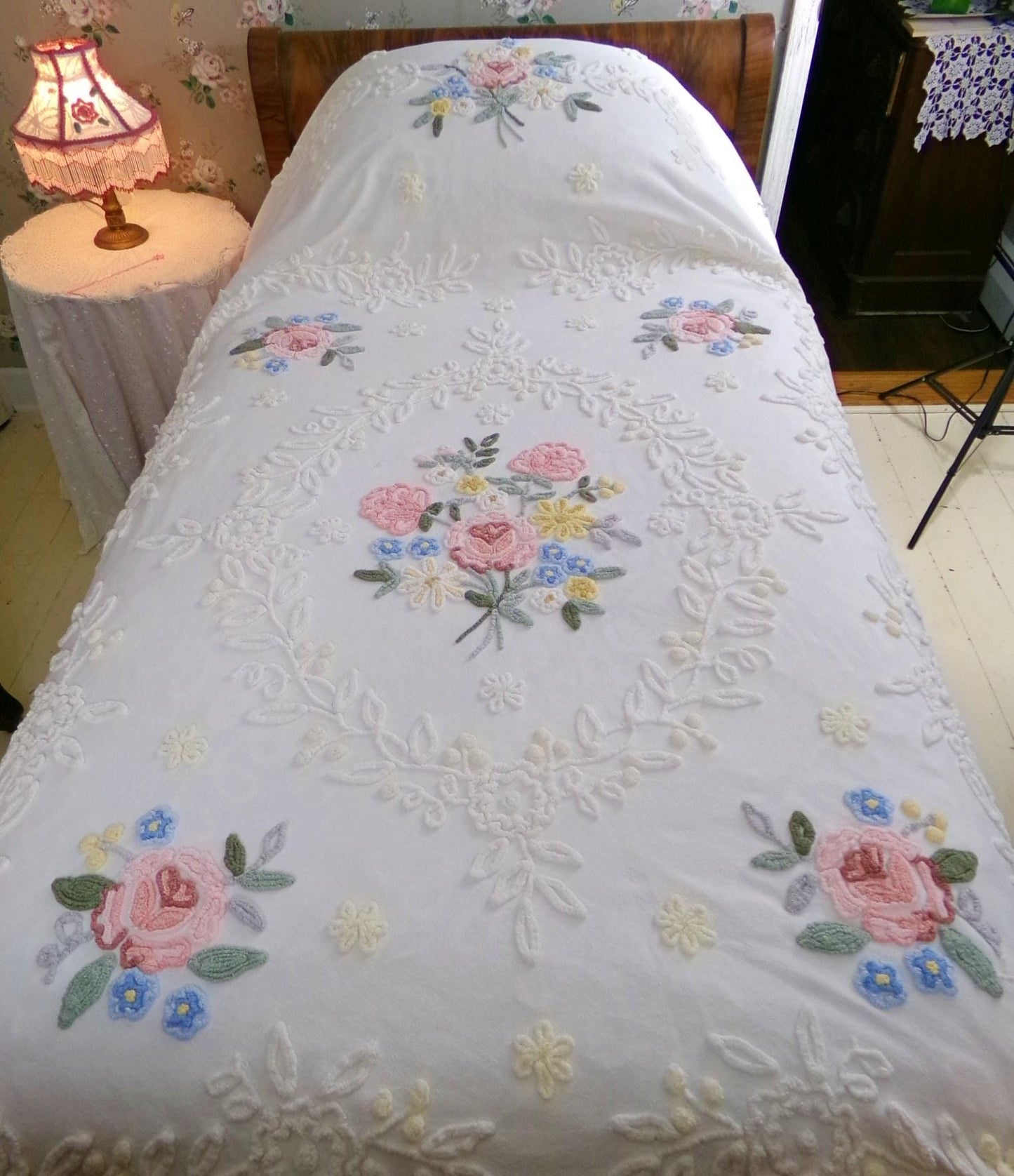 so sweet shabby chic vintage chenille bedspread in summer rose florals, TWIN size chenille coverlet with lots of flowers, pom pom trim