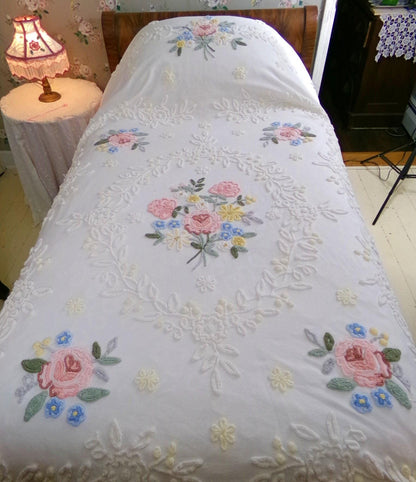 so sweet shabby chic vintage chenille bedspread in summer rose florals, TWIN size chenille coverlet with lots of flowers, pom pom trim