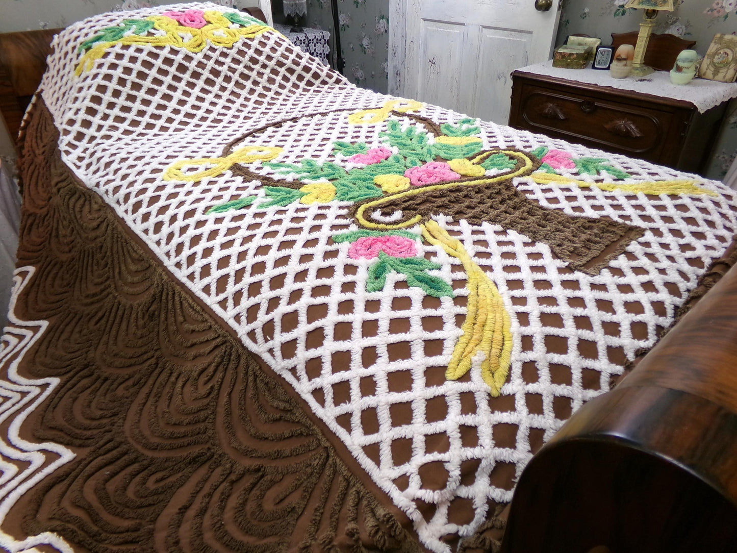 Vintage Chenille Bedspread Chocolate Brown Flower Basket Scallop Pom Pom Trim Full