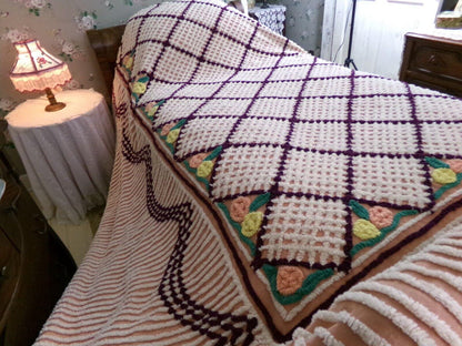 cozy plush vintage chenille bedspread, cute rosettes on quality 100% cotton, lots of thick tufts, full size cottage bedding