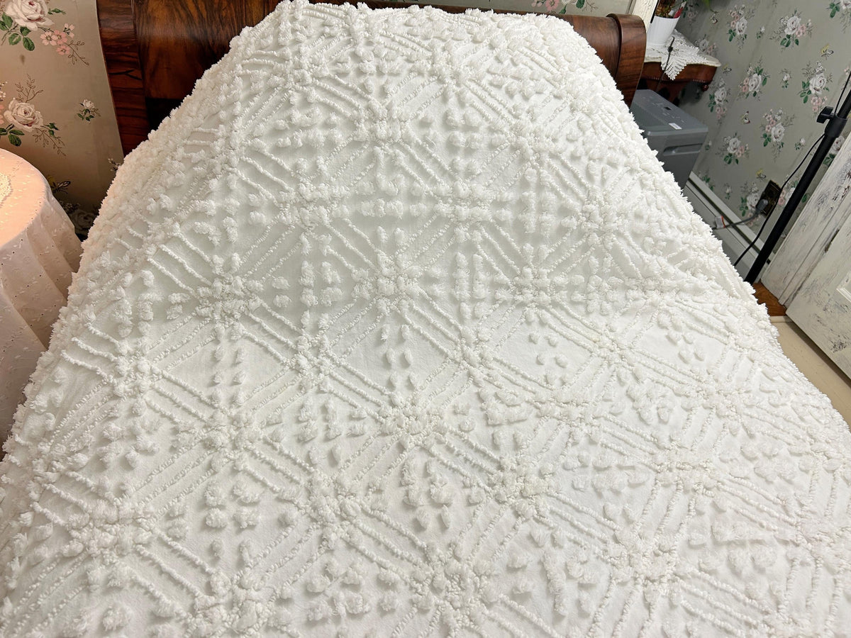 Vintage White Chenille Bedspread Modern Minimalist Geometric Tuft FULL Coverlet
