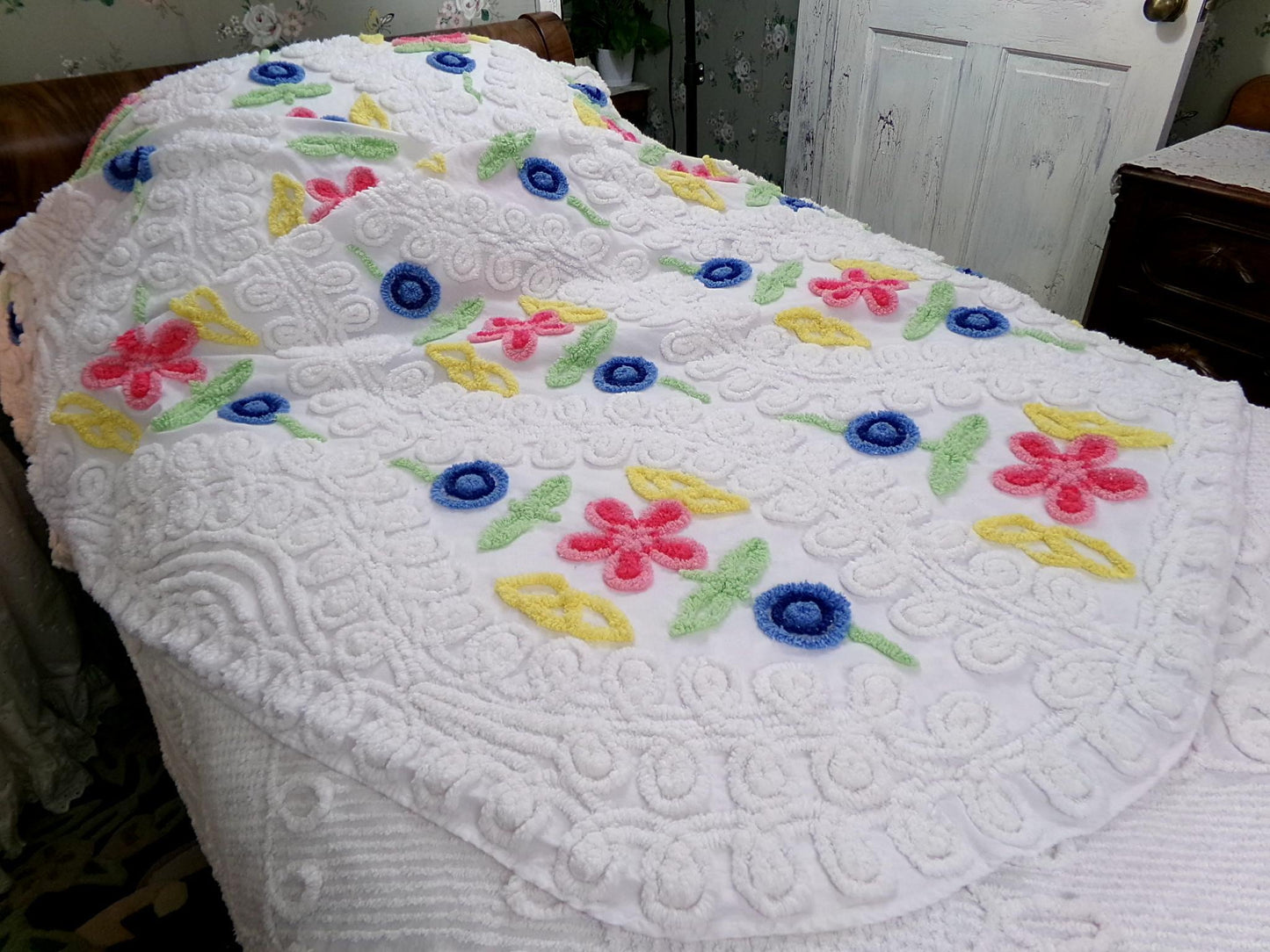 Canyon Group Vintage Chenille Bedspread, Twin Size Rainbow Wedding Cake Design