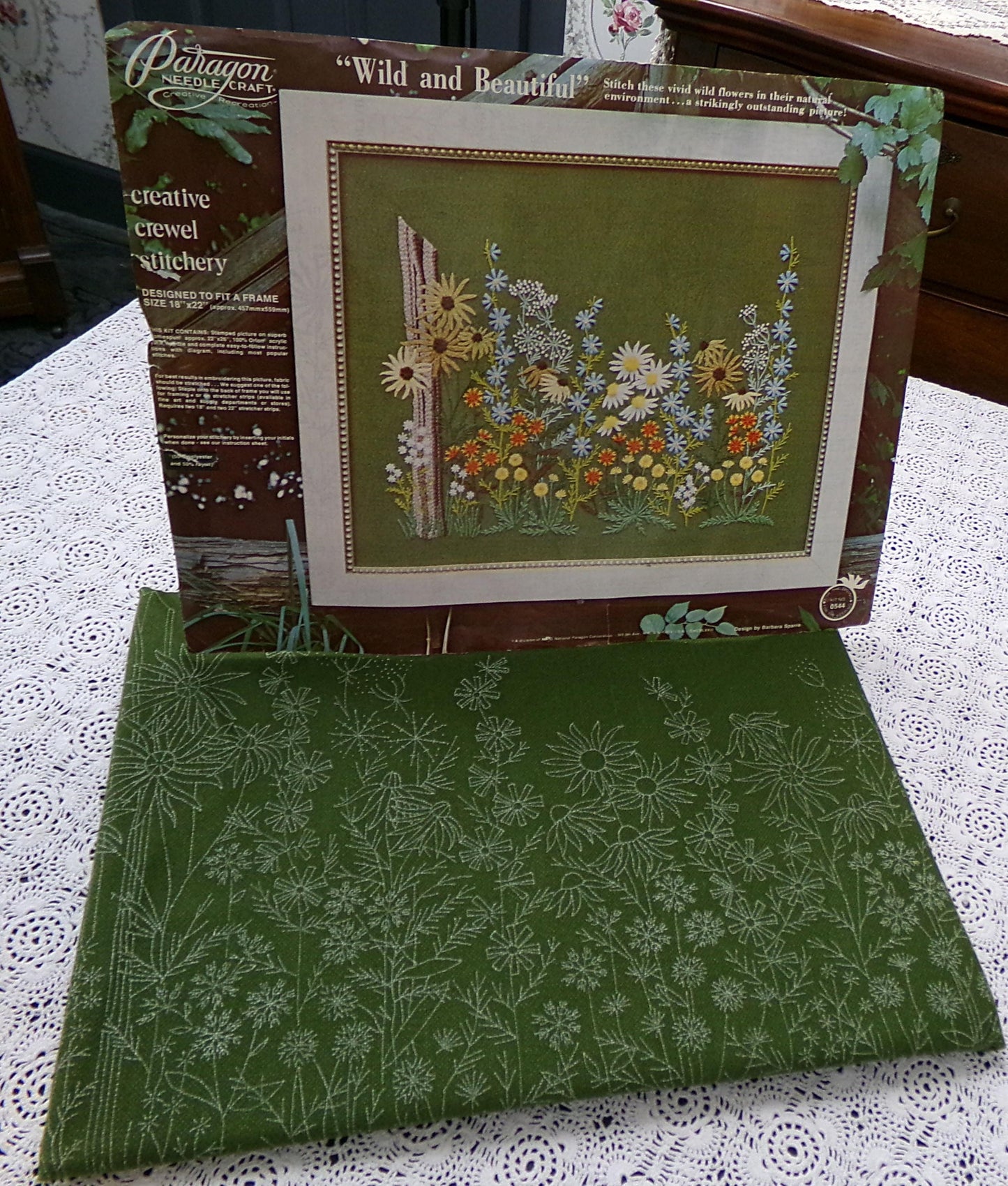 WILD and BEAUTIFUL Vintage Crewel Stitchery Kit, Paragon Needlecraft 0544