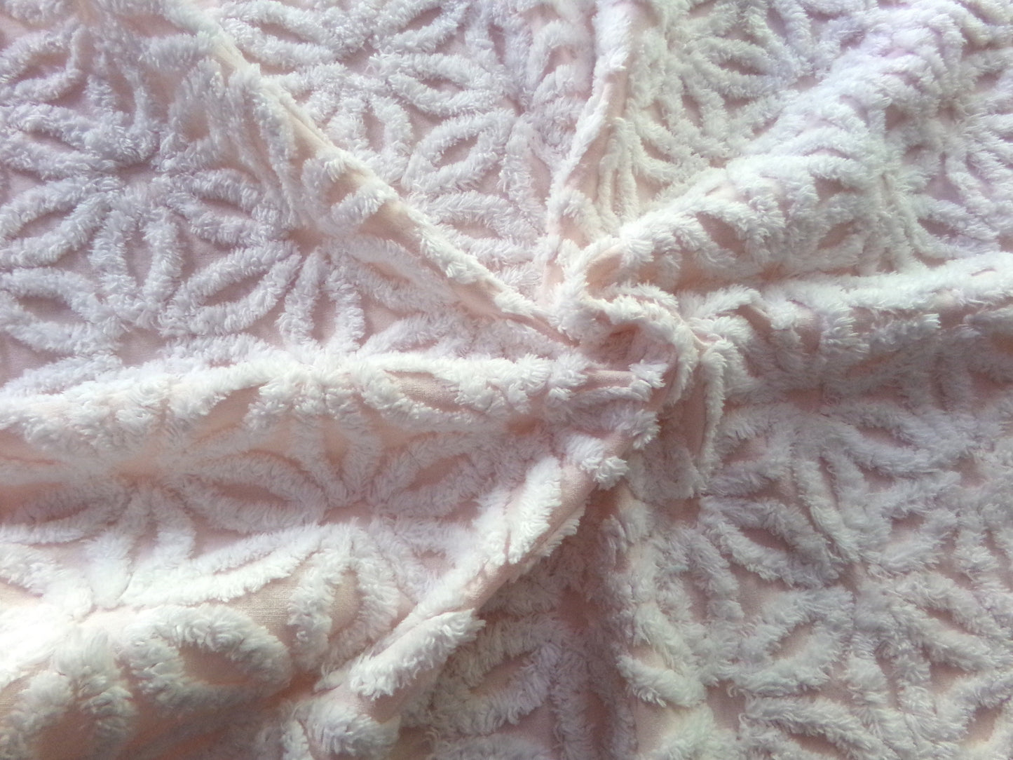 Delicate Pink & White Daisy Vintage Chenille Bedspread Fabric, Plush Sewing Quilt Material 18" x 24"