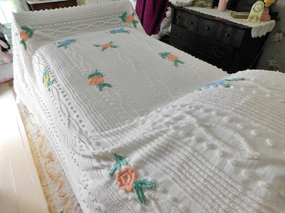 Vintage Chenille Bedspread in Simple Summer Rose Design on White Cotton, Pretty Cottage Coverlet, FULL Size