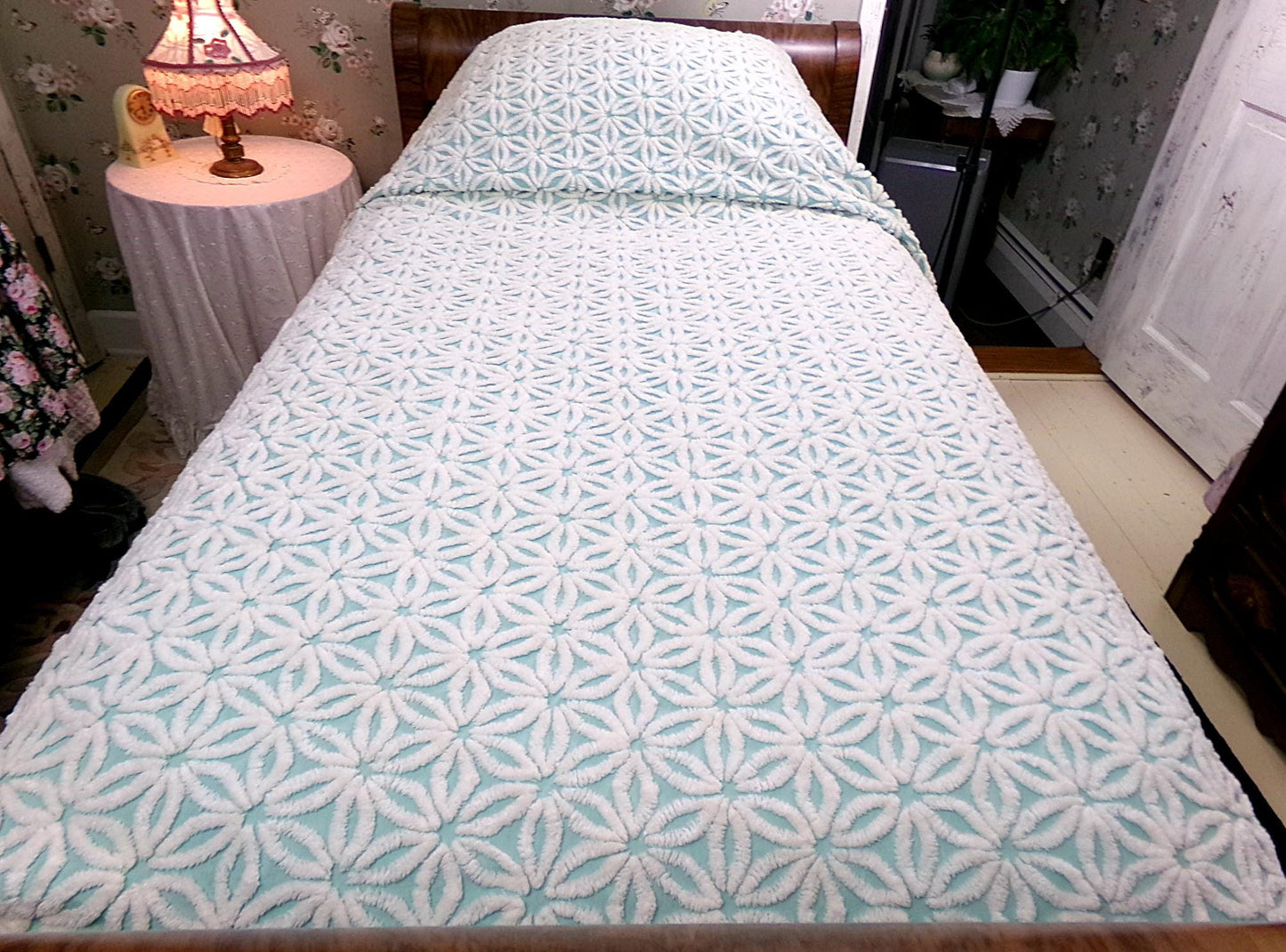 Vintage White Daisy Aqua Chenille Bedspread, Cottage Style Twin Size Bedding