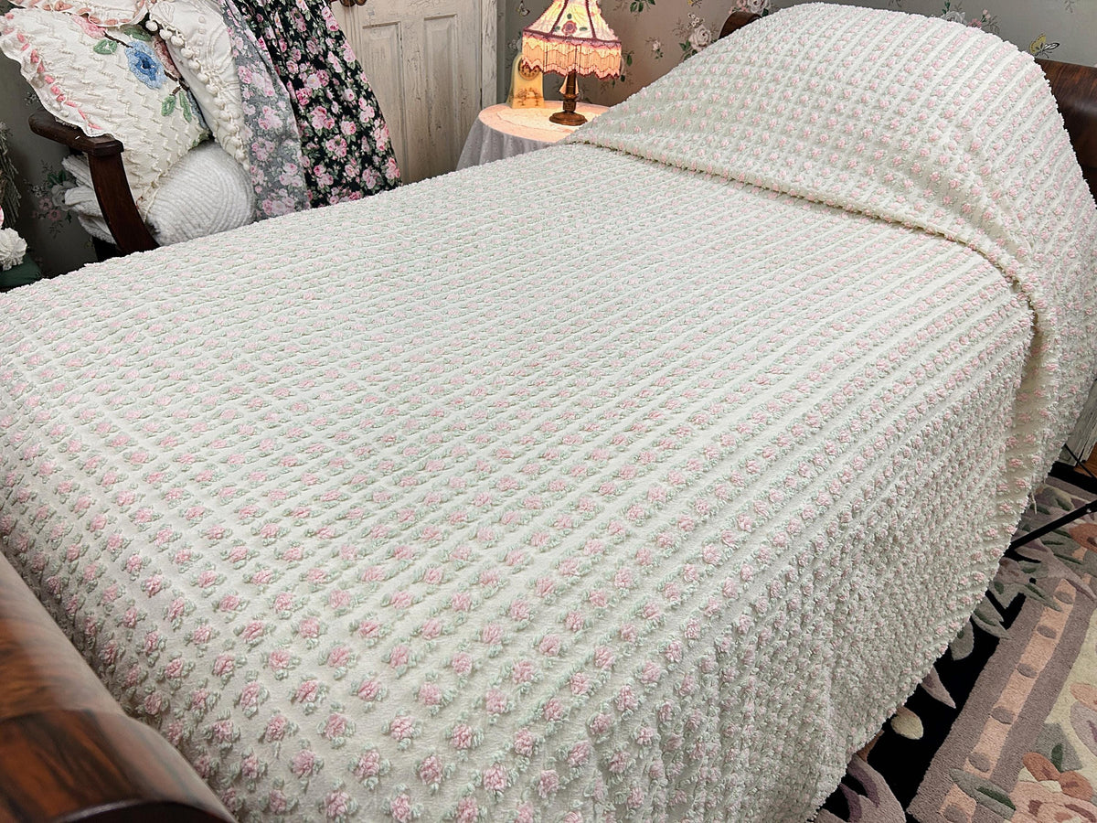 Vintage Pink Rosebud Chenille Bedspread Shabby Cottage Fringe Coverlet Full/Queen