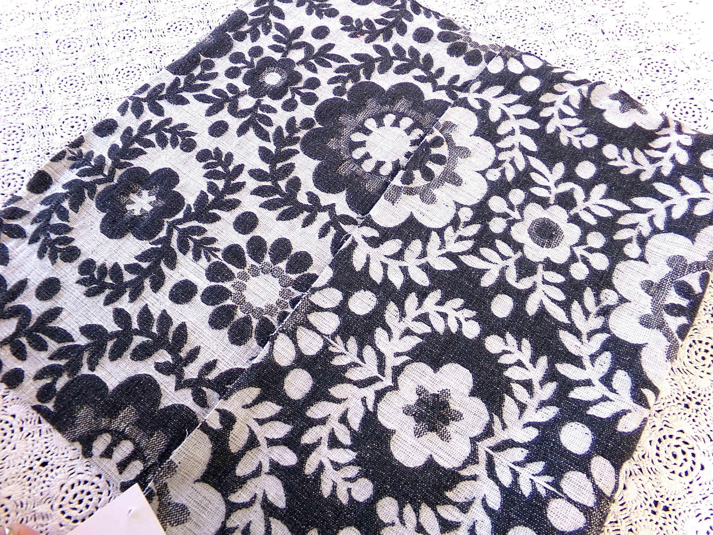 Black & White Floral Vintage Woven Fabric, FLOWER POWER Mod Daisy Reversible Sewing Quilt Material, 16" x 24"