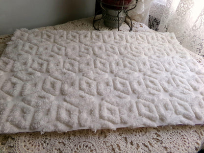 cozy cream snowflake vintage chenille fabric, versatile neutral geometric design, 18 x 24"